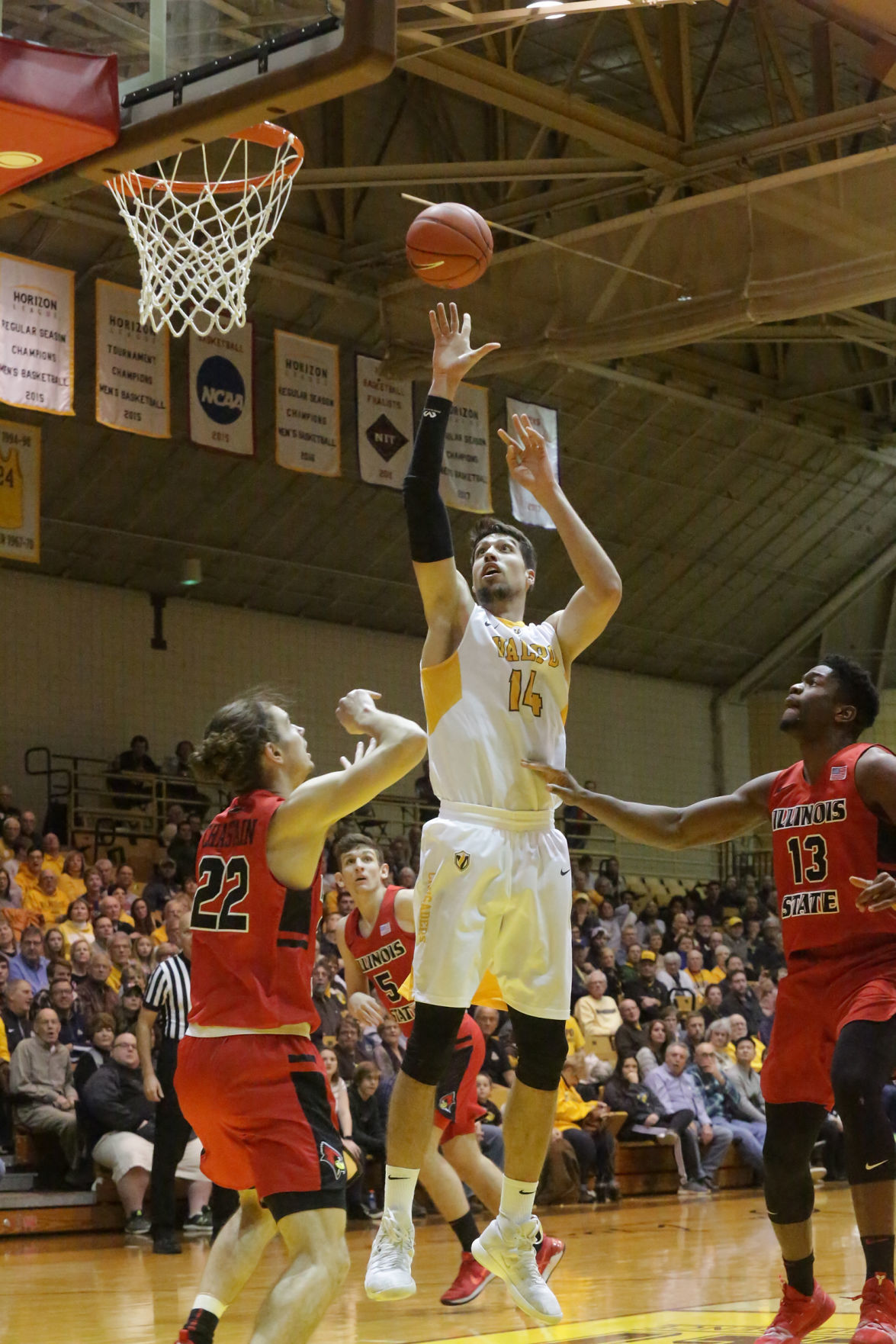 Valparaiso University beats Illinois State in men's basketball